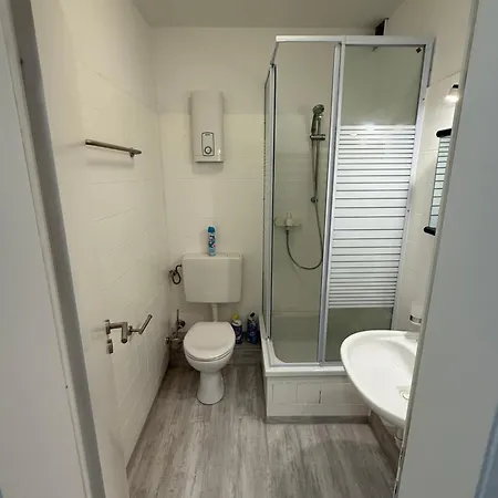 Neu Renovierte Whg Naehe Wasserbahnhof Und Krankenhaus Mit Aufzug Grosse Kueche Apartament