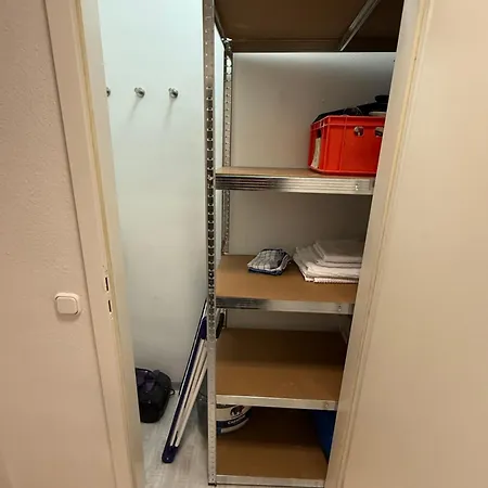 Neu Renovierte Whg Naehe Wasserbahnhof Und Krankenhaus Mit Aufzug Grosse Kueche