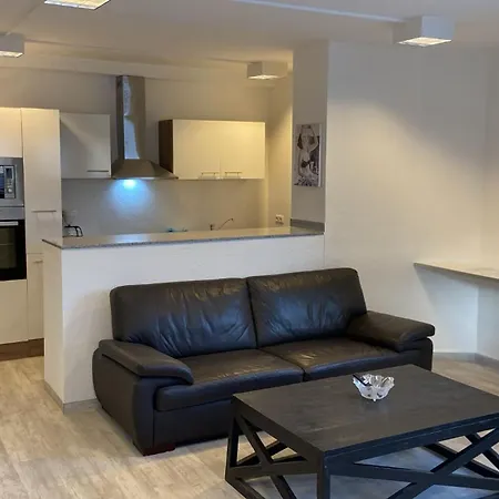 Neu Renovierte Whg Naehe Wasserbahnhof Und Krankenhaus Mit Aufzug Grosse Kueche Apartament