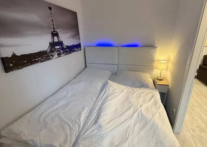 Neu Renovierte Whg Naehe Wasserbahnhof Und Krankenhaus Mit Aufzug Grosse Kueche *