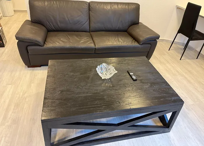 Neu Renovierte Whg Naehe Wasserbahnhof Und Krankenhaus Mit Aufzug Grosse Kueche