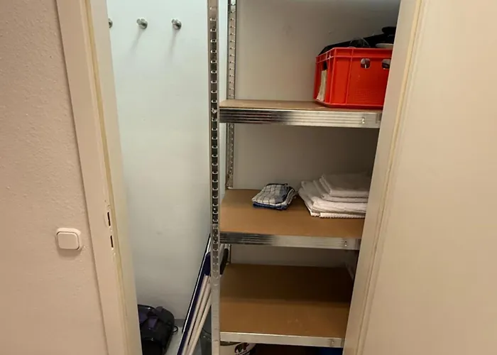 Neu Renovierte Whg Naehe Wasserbahnhof Und Krankenhaus Mit Aufzug Grosse Kueche