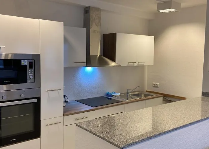 Apartman Neu Renovierte Whg Naehe Wasserbahnhof Und Krankenhaus Mit Aufzug Grosse Kueche *